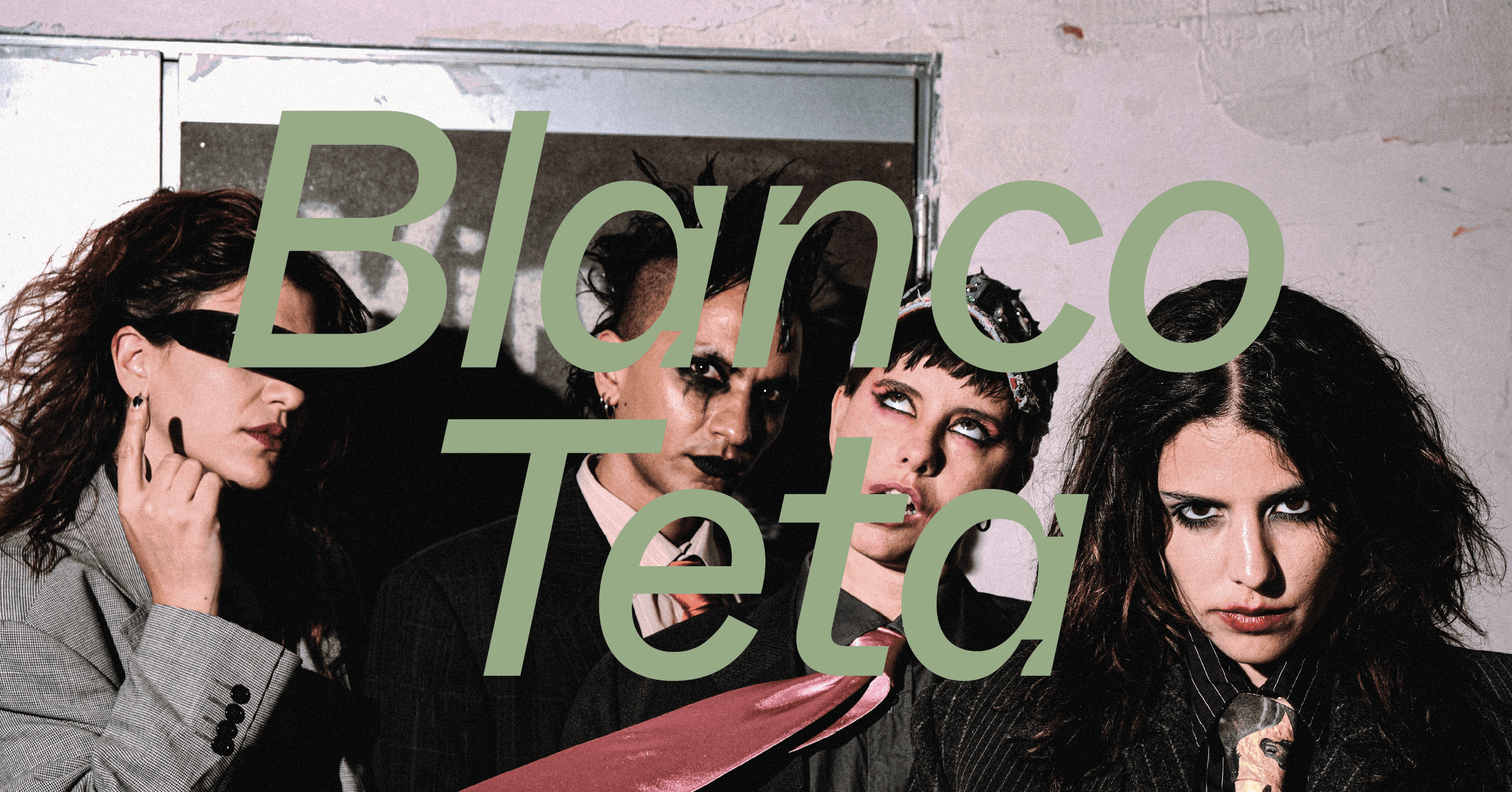 Four women with dramatic makeup and stylish clothing stand against a wall, with the text "Blanco Teta" overlaying the image.