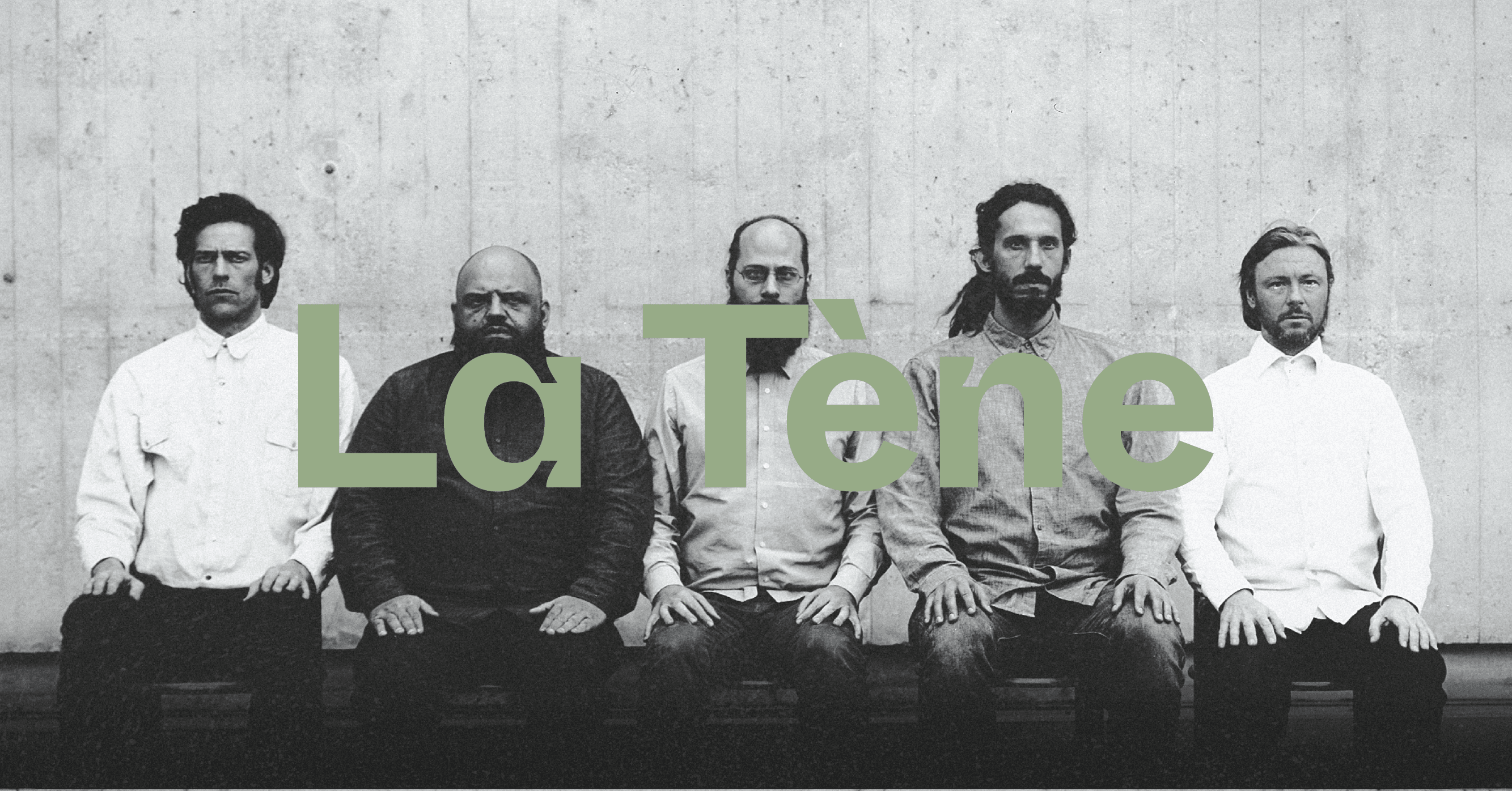 Five men sit against a concrete wall, with the text "La Tène" overlaid in green.